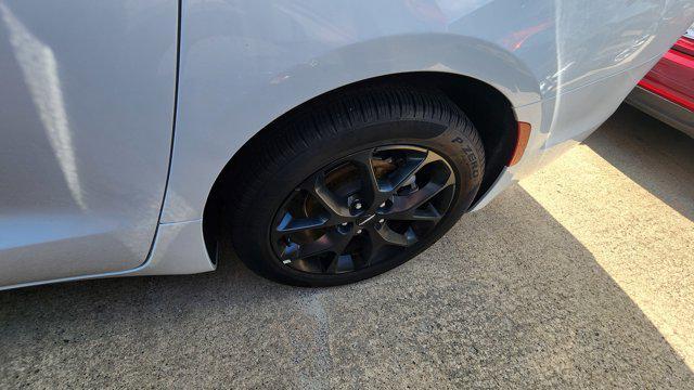used 2025 Chrysler Pacifica car, priced at $43,435