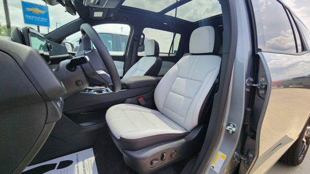 used 2025 Chevrolet Traverse car, priced at $62,000