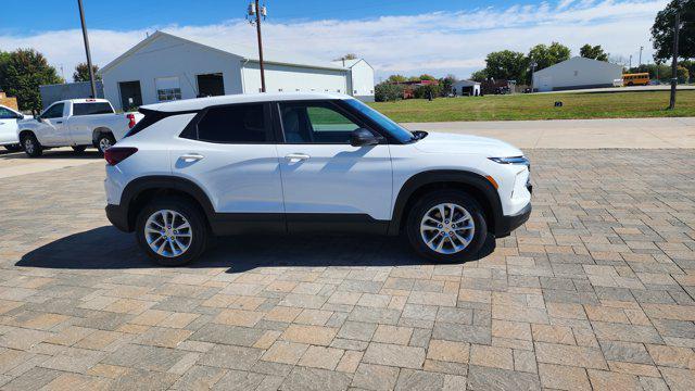 new 2025 Chevrolet TrailBlazer car, priced at $27,285