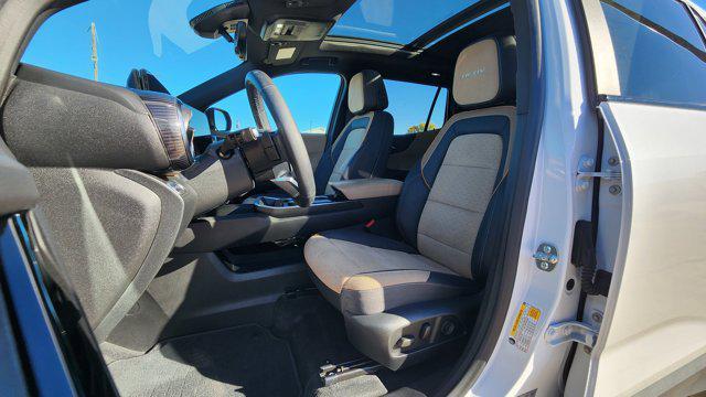 used 2025 Chevrolet Equinox car, priced at $28,900