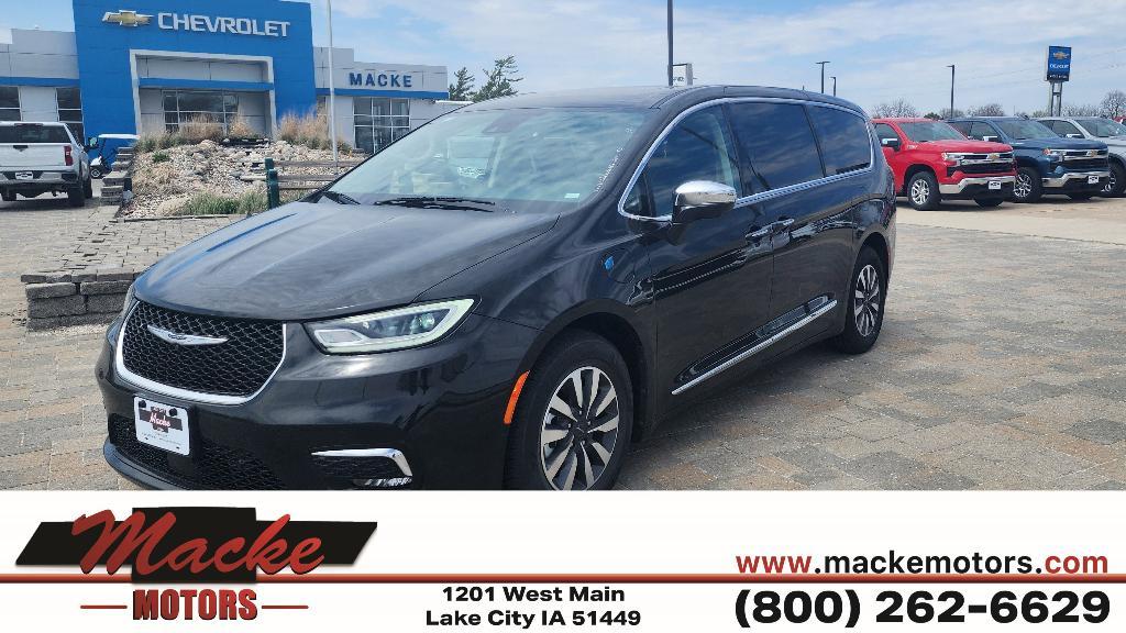 used 2022 Chrysler Pacifica Hybrid car, priced at $27,900