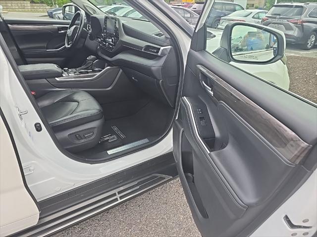 used 2021 Toyota Highlander car, priced at $34,300