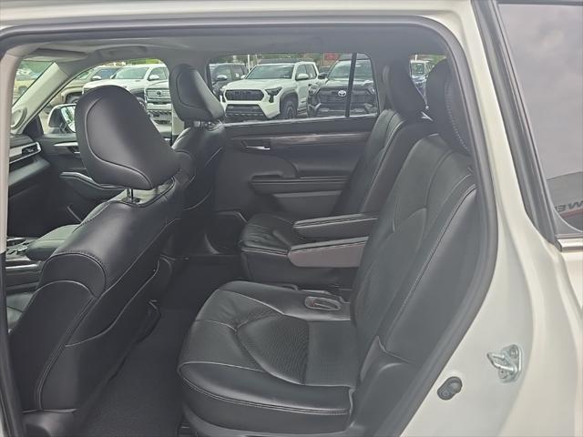 used 2021 Toyota Highlander car, priced at $34,300