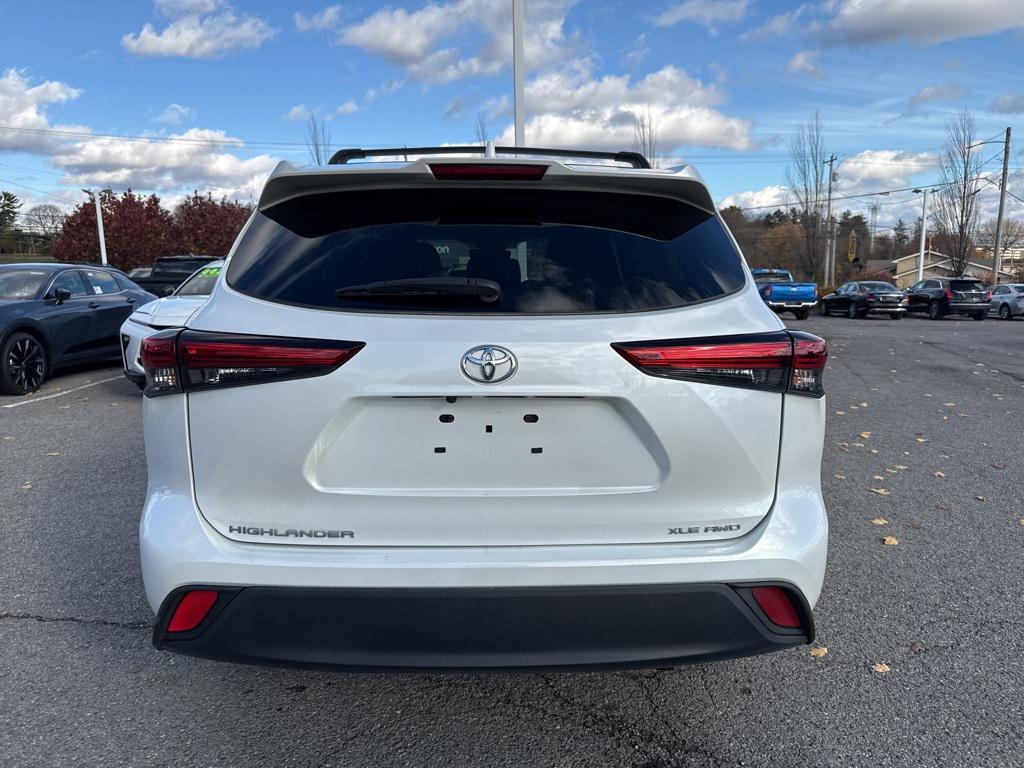 used 2022 Toyota Highlander car, priced at $32,400