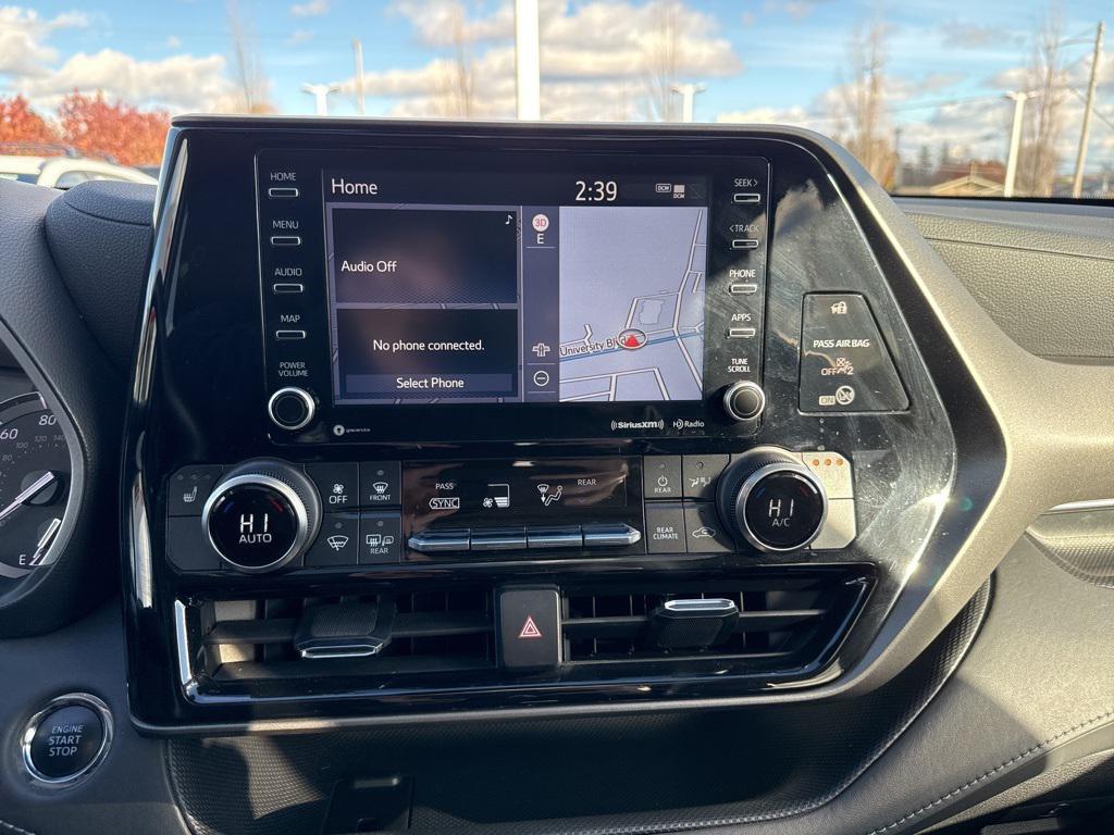 used 2022 Toyota Highlander car, priced at $32,400
