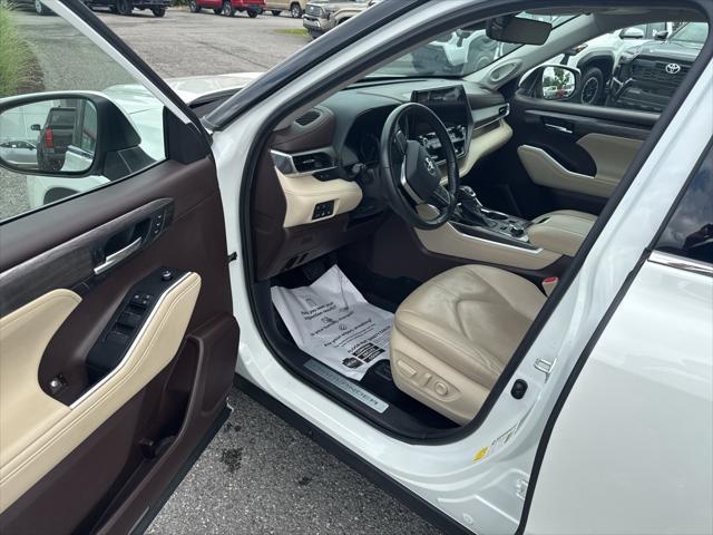 used 2021 Toyota Highlander car, priced at $33,400