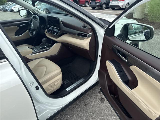 used 2021 Toyota Highlander car, priced at $33,400