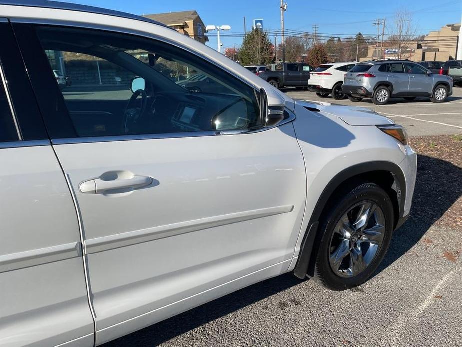 used 2018 Toyota Highlander car, priced at $27,400