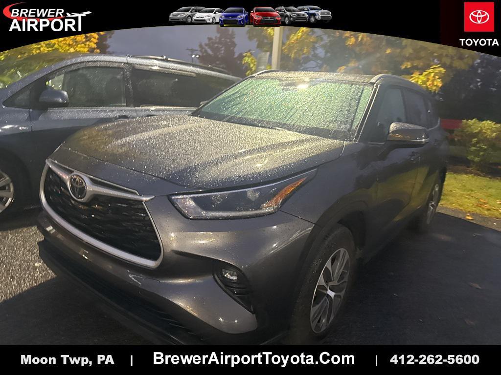 used 2021 Toyota Highlander car, priced at $33,900