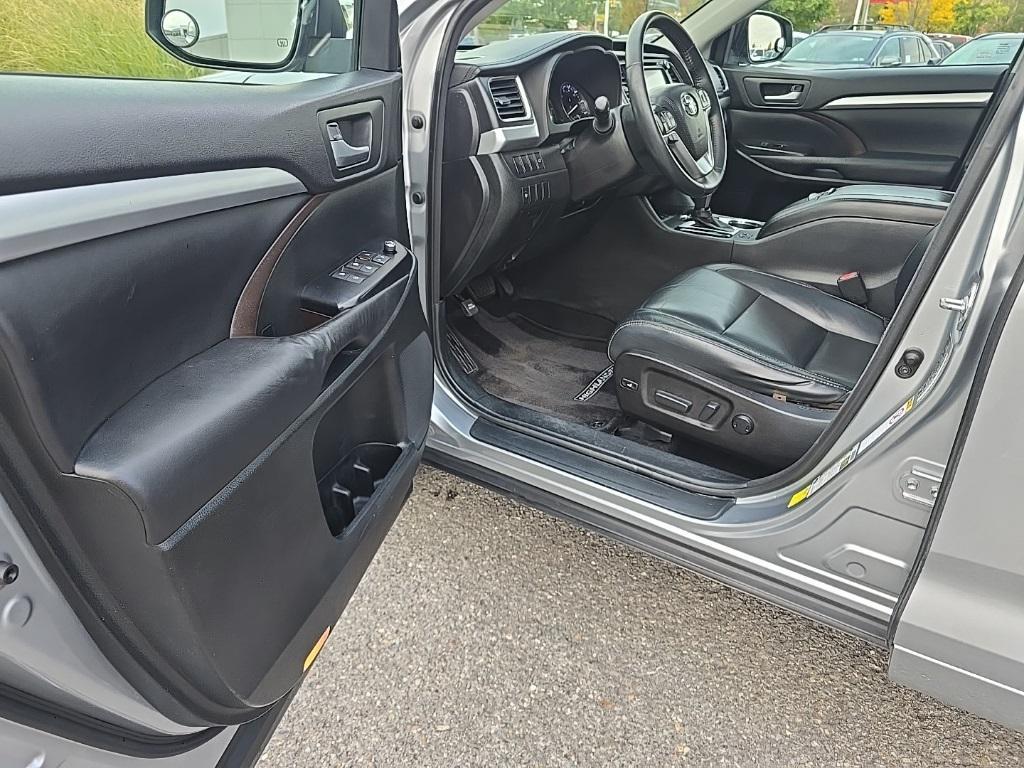 used 2016 Toyota Highlander car, priced at $12,900