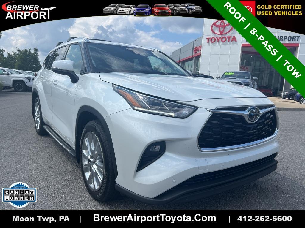 used 2022 Toyota Highlander car, priced at $43,900