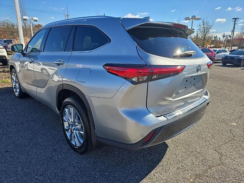 used 2020 Toyota Highlander car, priced at $31,300