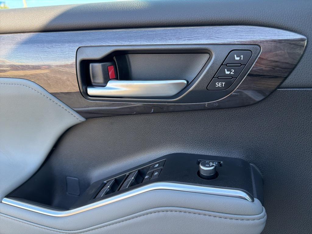 new 2026 Toyota Highlander car, priced at $56,882