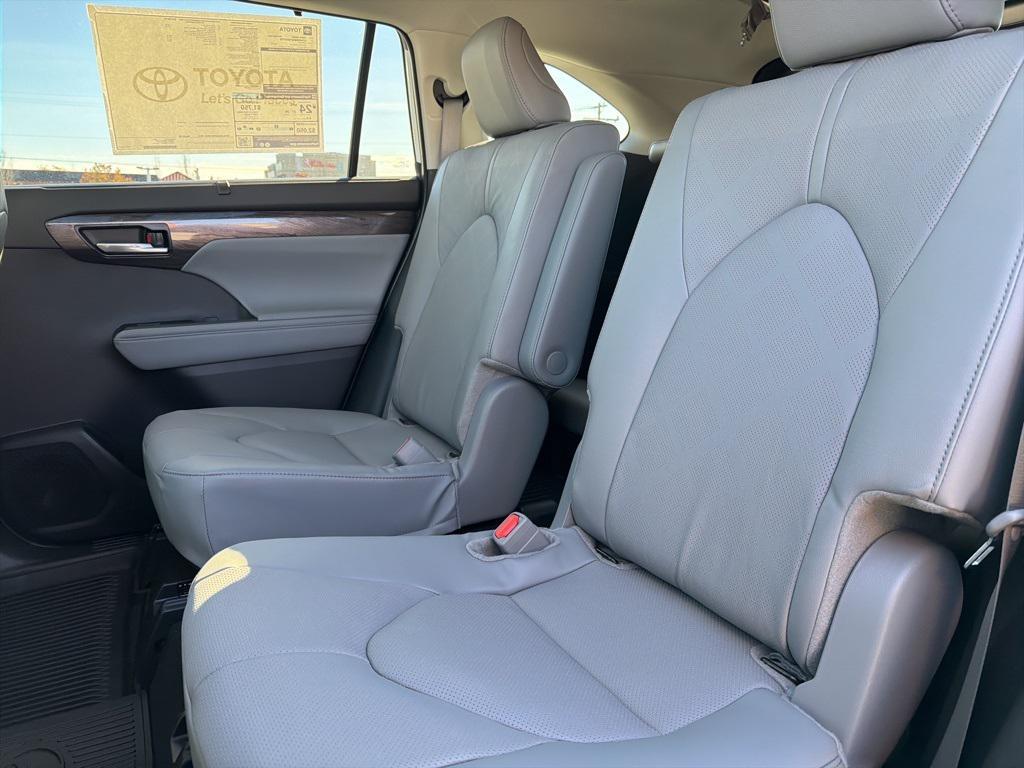 new 2026 Toyota Highlander car, priced at $56,882