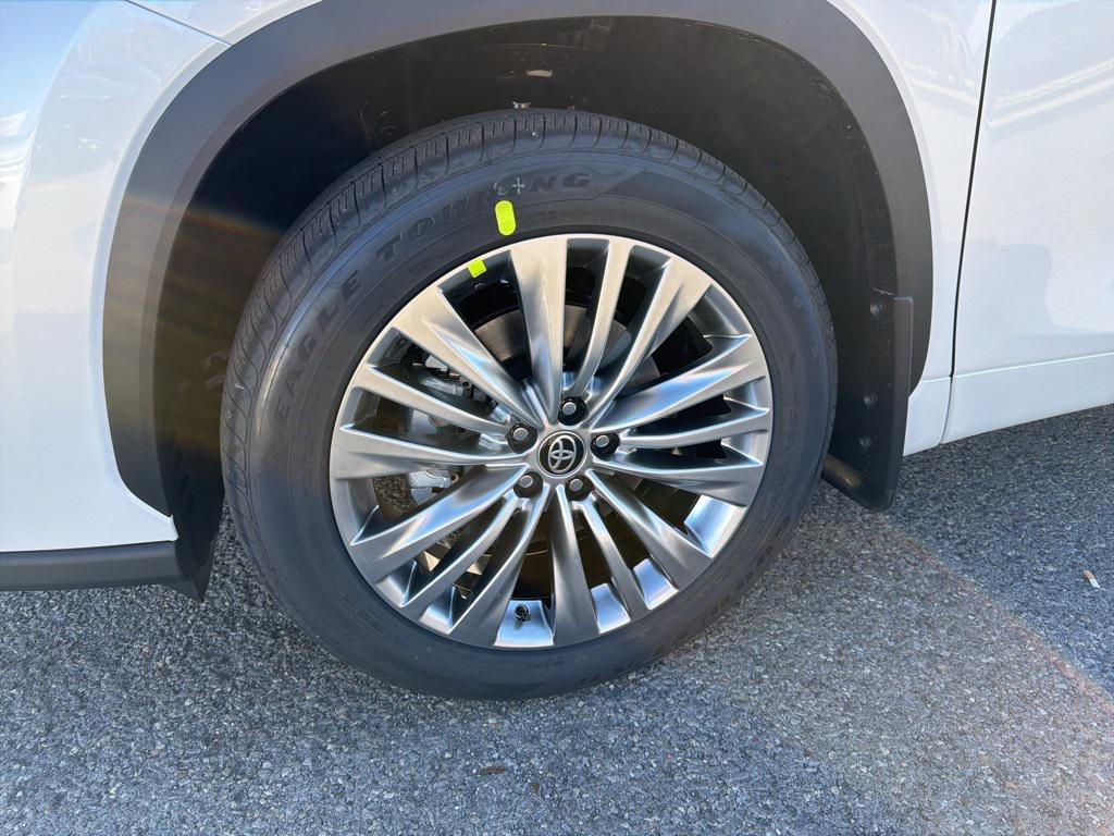 new 2026 Toyota Highlander car, priced at $56,882