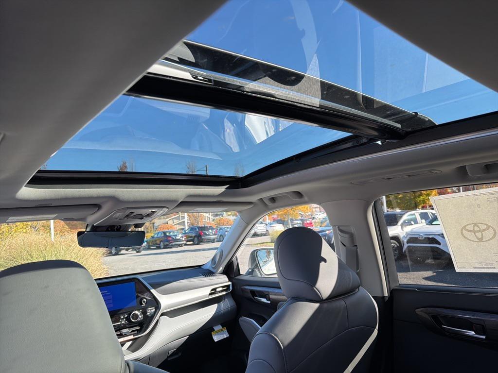 new 2026 Toyota Highlander car, priced at $56,882