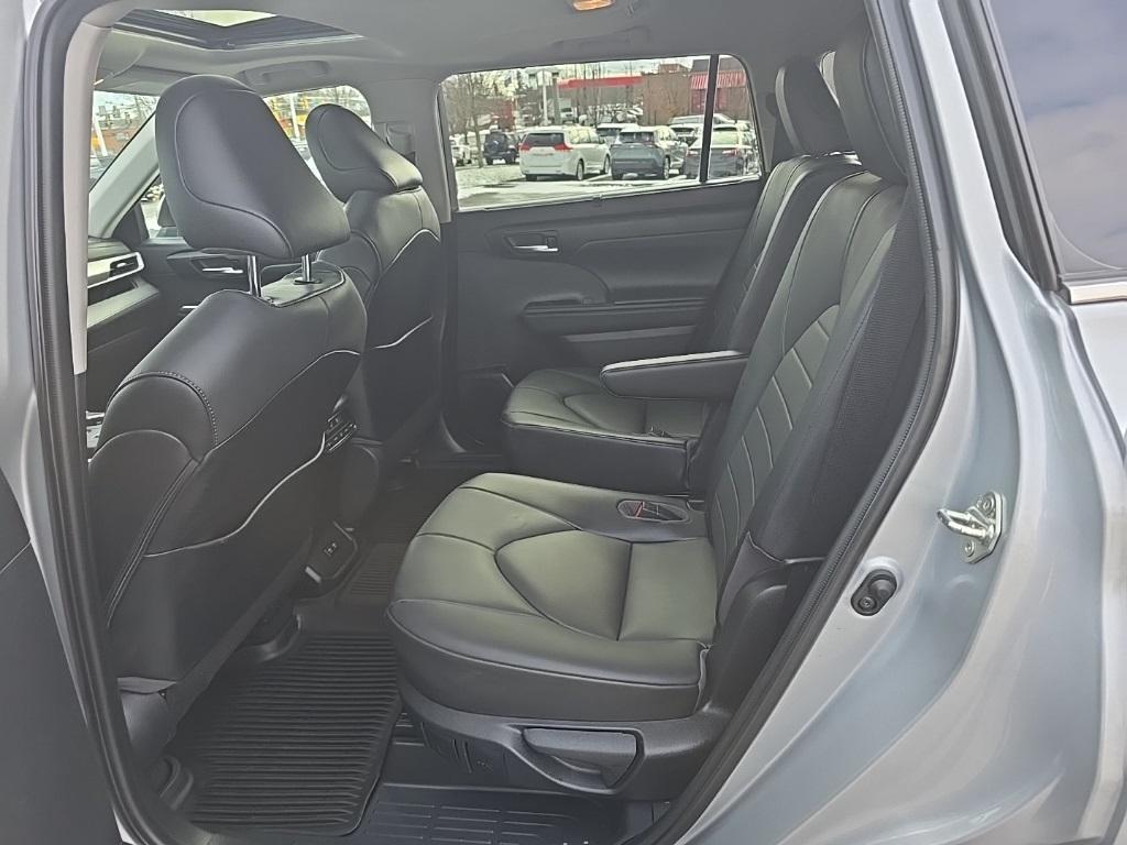 used 2020 Toyota Highlander car, priced at $26,533