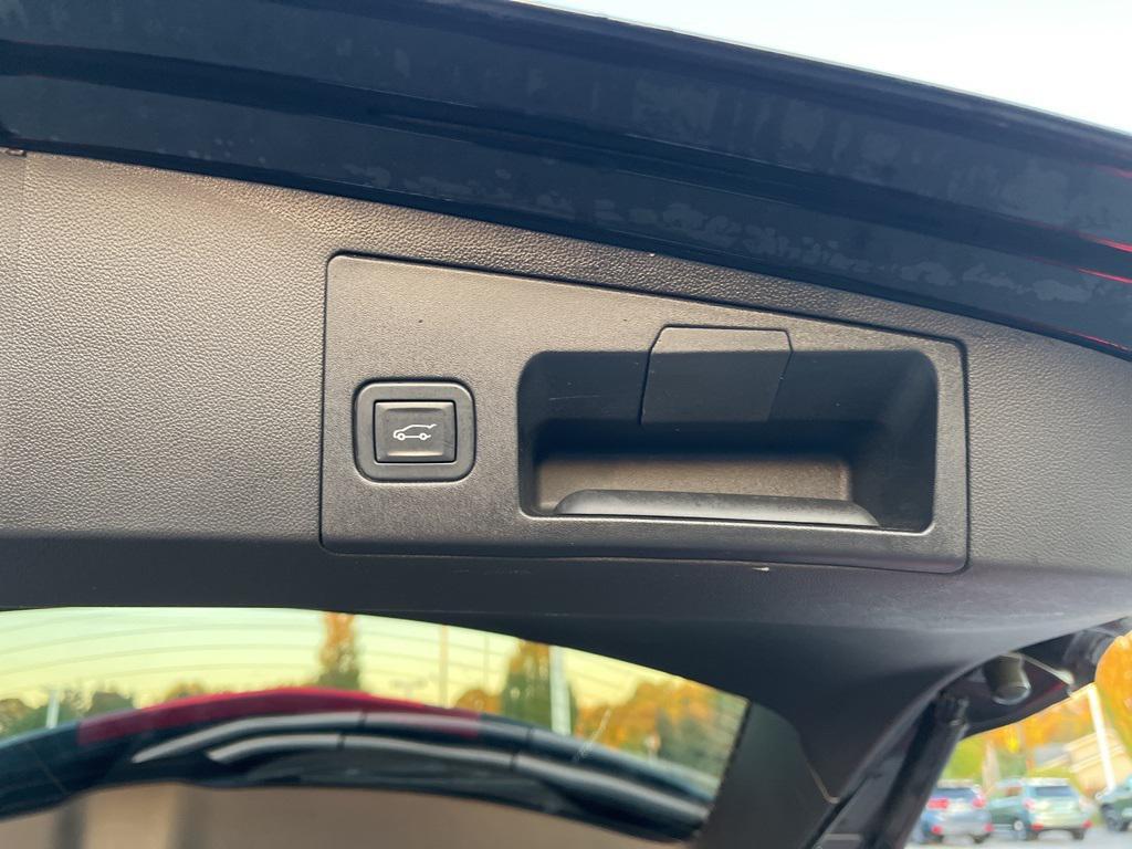 used 2019 Cadillac XT5 car, priced at $20,133