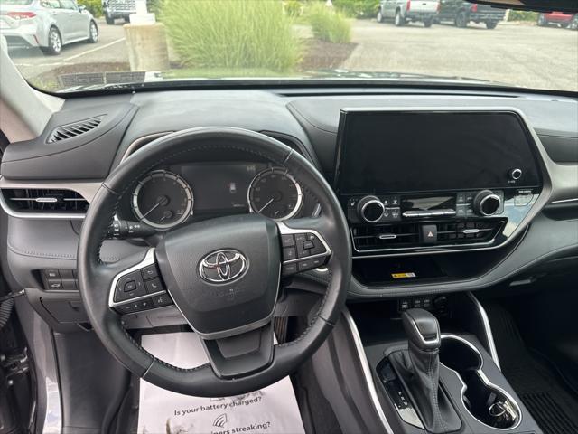 used 2023 Toyota Highlander car, priced at $39,700