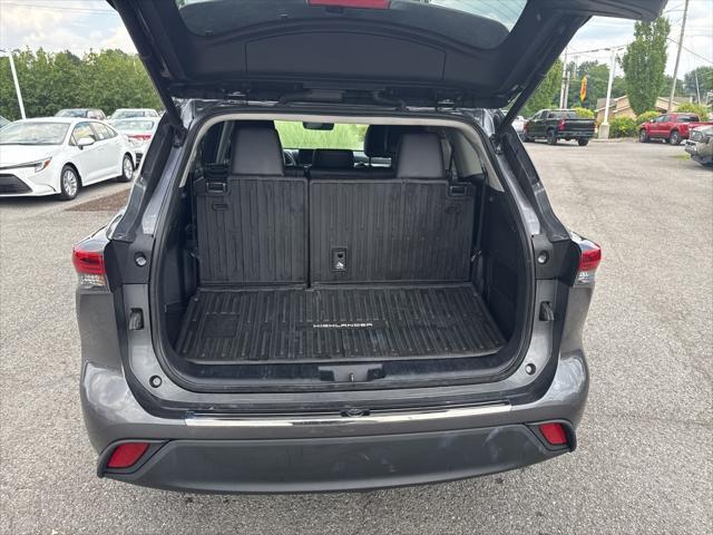 used 2023 Toyota Highlander car, priced at $39,700