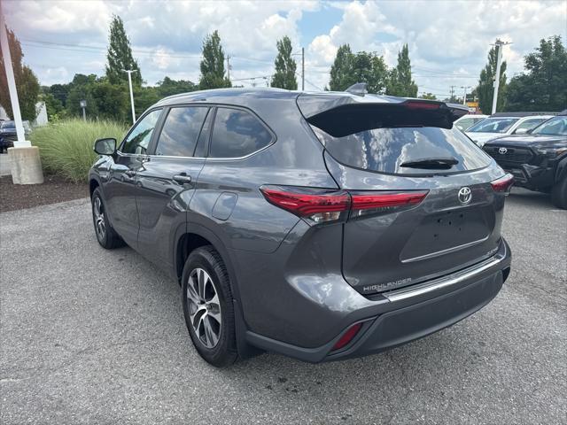 used 2023 Toyota Highlander car, priced at $39,700