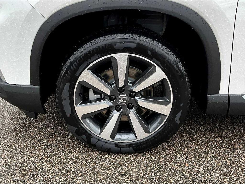 new 2025 Honda Pilot car, priced at $50,740