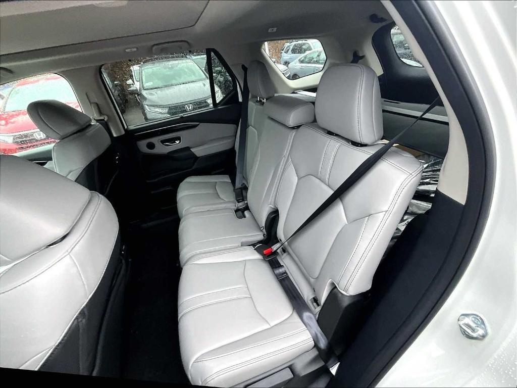 new 2025 Honda Pilot car, priced at $50,740