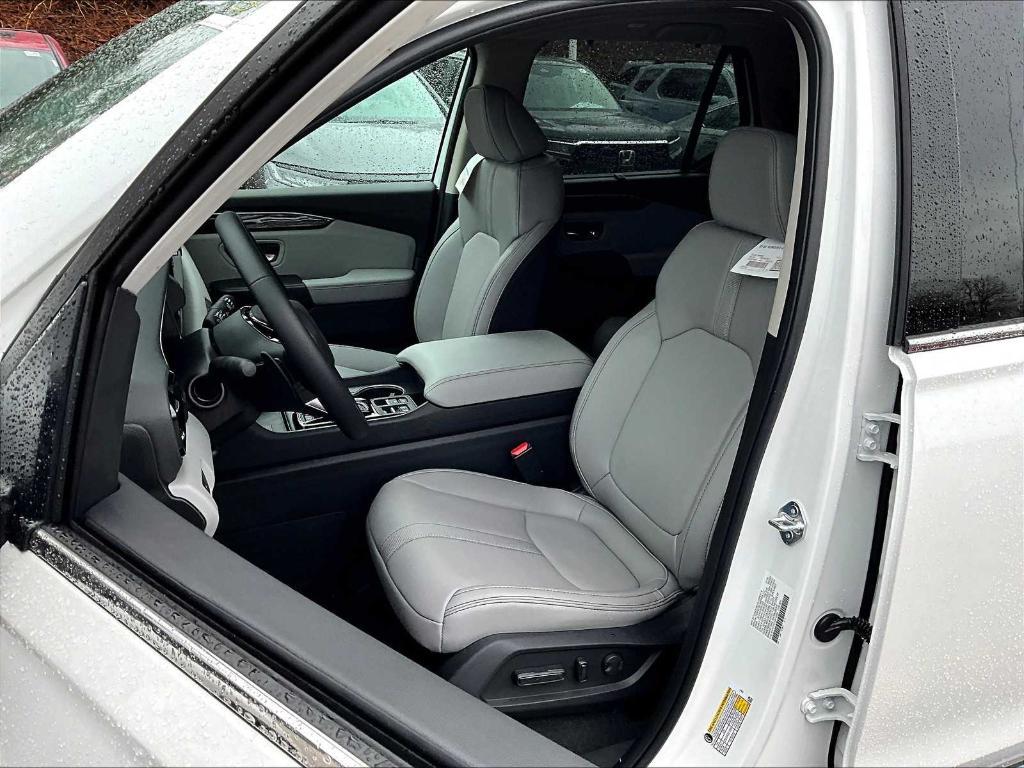 new 2025 Honda Pilot car, priced at $50,740