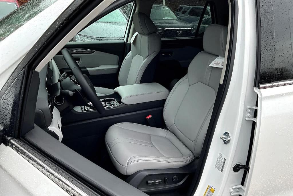 new 2025 Honda Pilot car, priced at $53,225