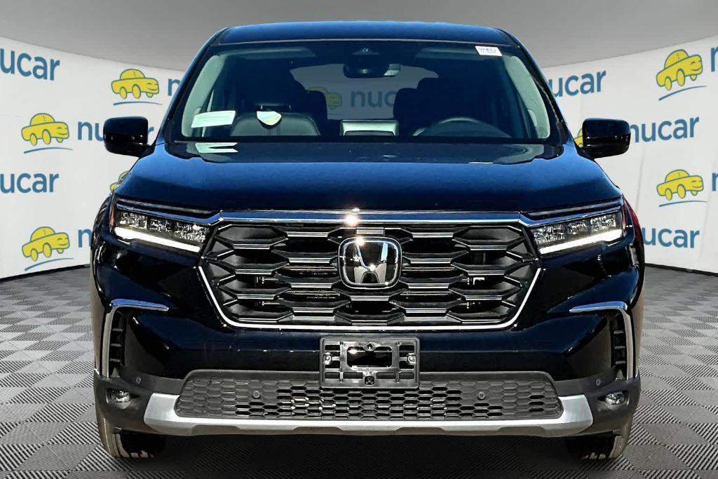 new 2025 Honda Pilot car, priced at $49,195