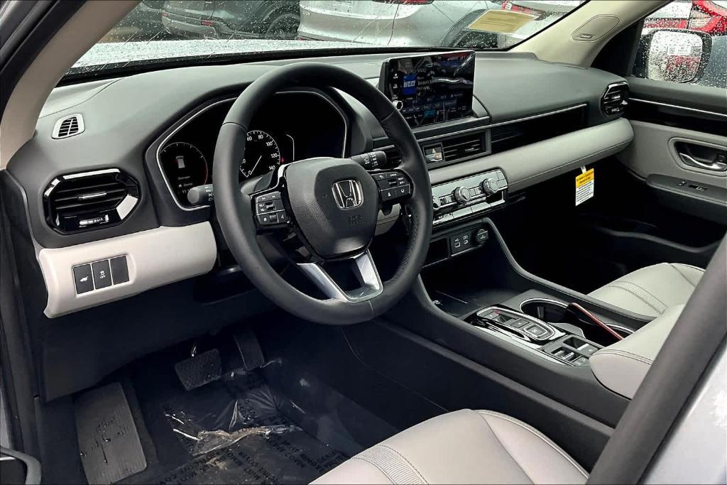 new 2025 Honda Pilot car, priced at $48,232