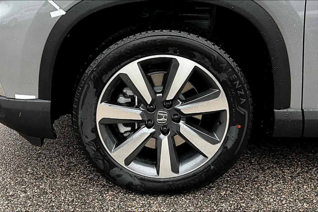 new 2025 Honda Pilot car, priced at $48,232