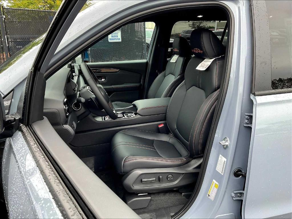 new 2025 Honda Pilot car, priced at $49,009