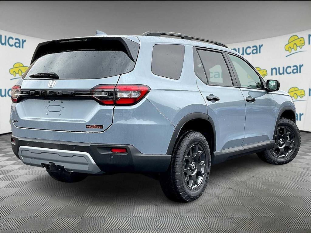 new 2025 Honda Pilot car, priced at $49,009