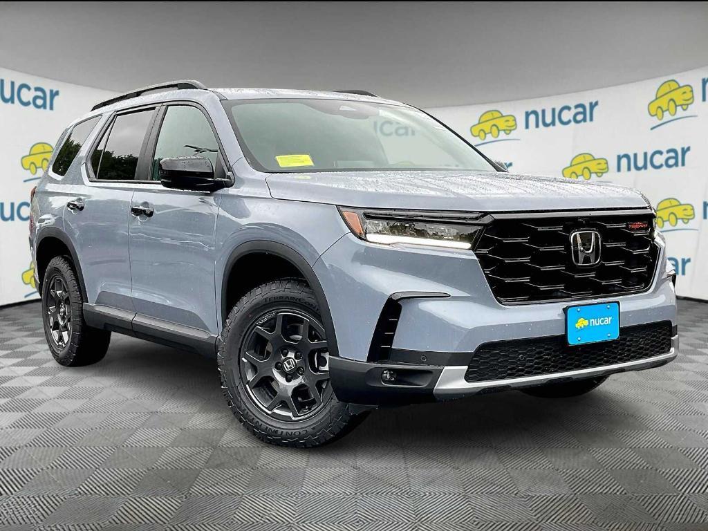 new 2025 Honda Pilot car, priced at $51,350