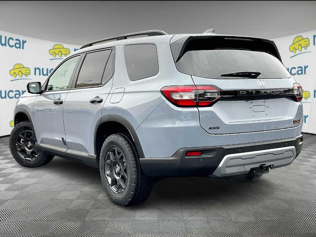 new 2025 Honda Pilot car, priced at $49,009