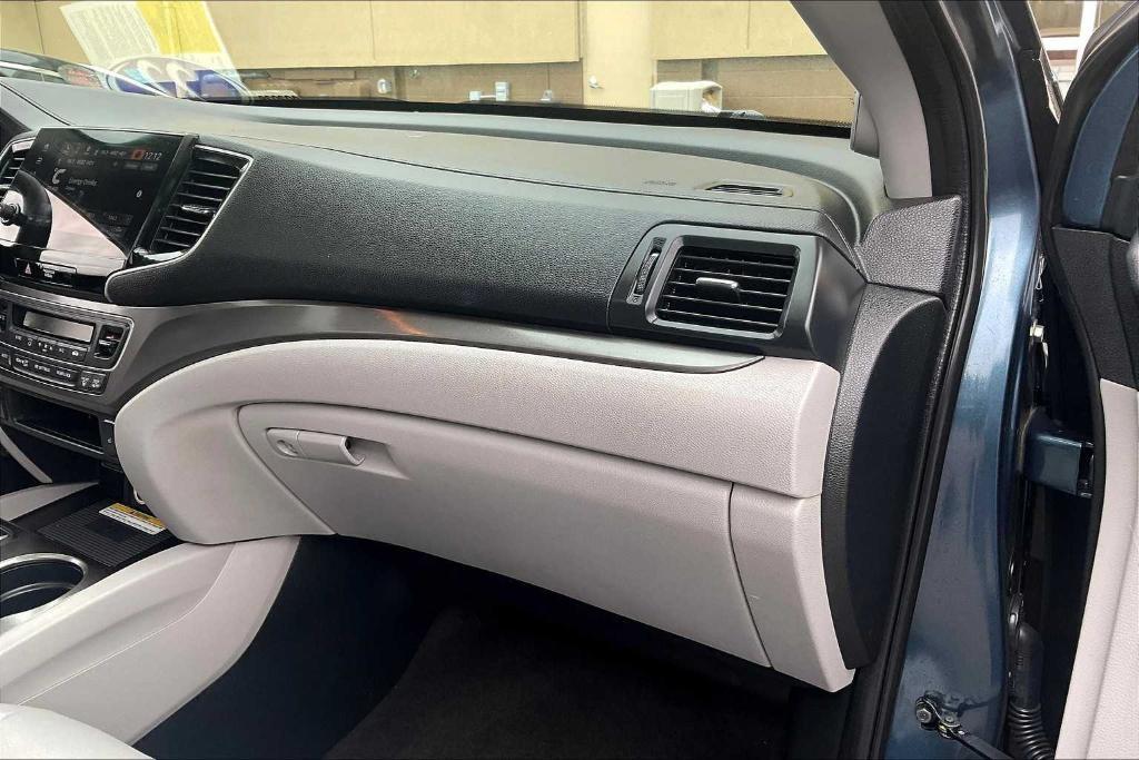 used 2022 Honda Pilot car, priced at $32,300