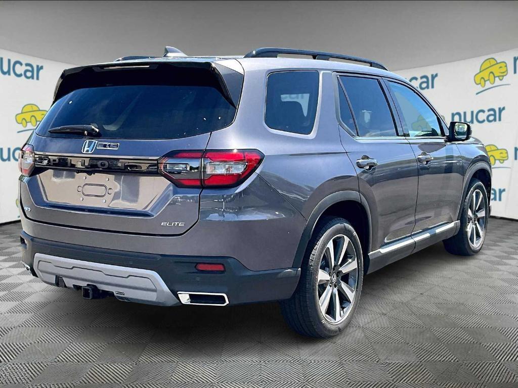 new 2025 Honda Pilot car, priced at $56,250