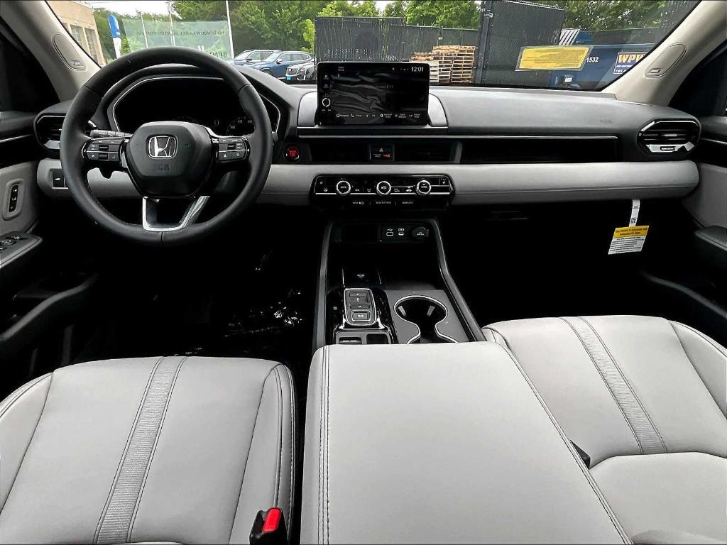 new 2025 Honda Pilot car, priced at $51,105