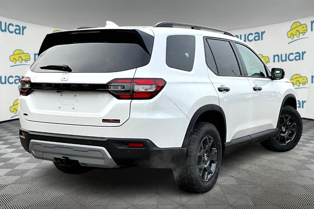 new 2025 Honda Pilot car, priced at $51,305
