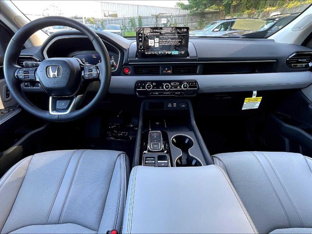 new 2025 Honda Pilot car, priced at $54,575