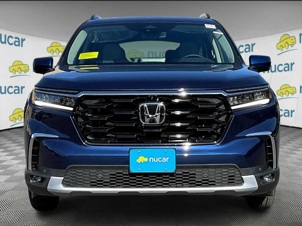 new 2025 Honda Pilot car, priced at $54,575