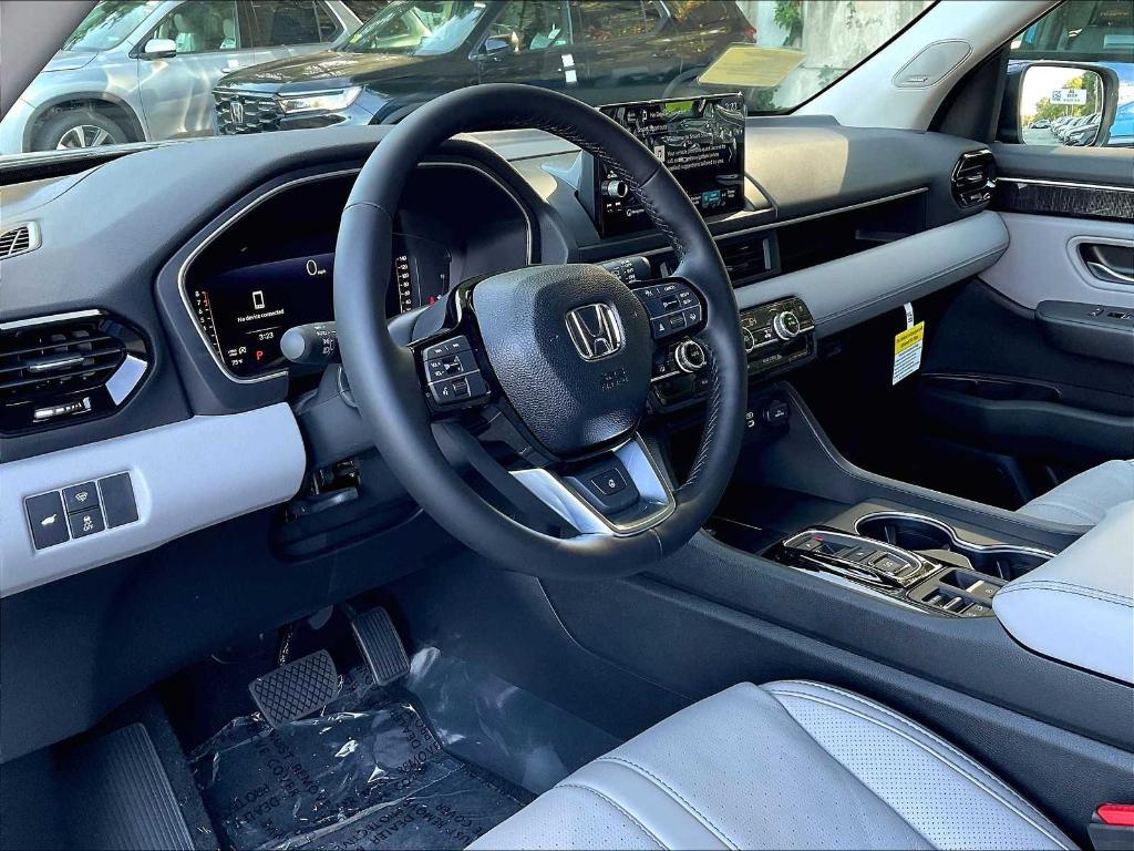 new 2025 Honda Pilot car, priced at $54,575
