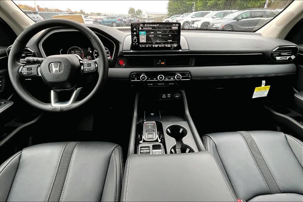 new 2025 Honda Pilot car, priced at $45,841