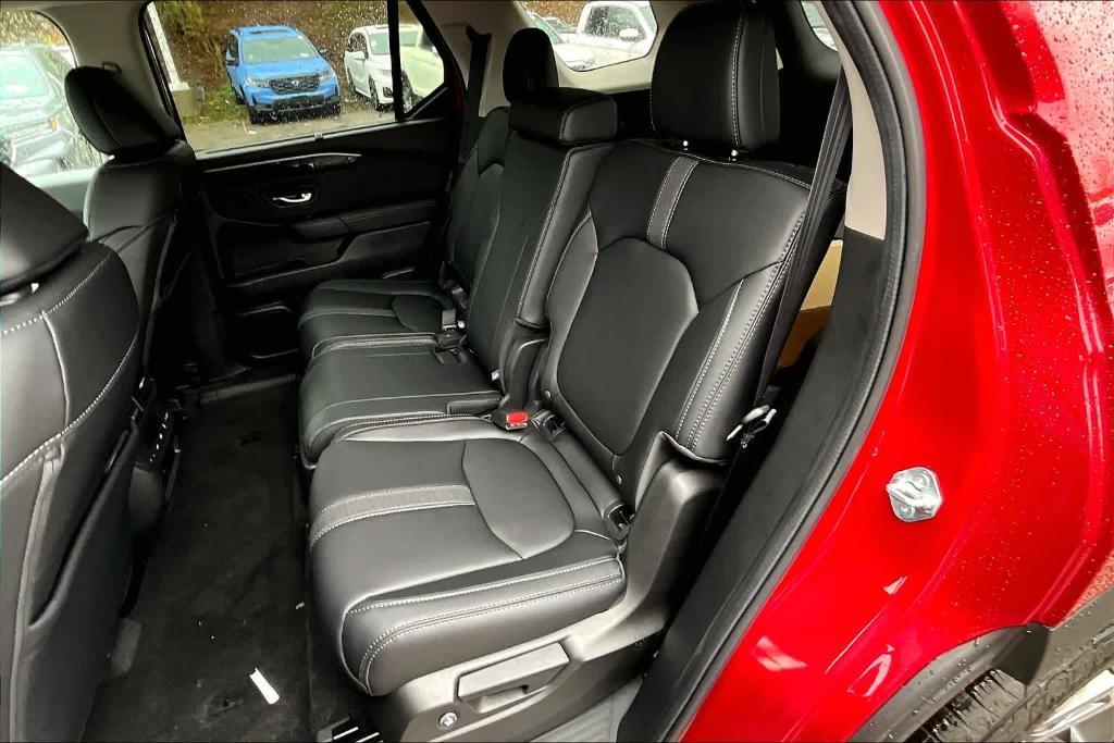 new 2025 Honda Pilot car, priced at $45,841