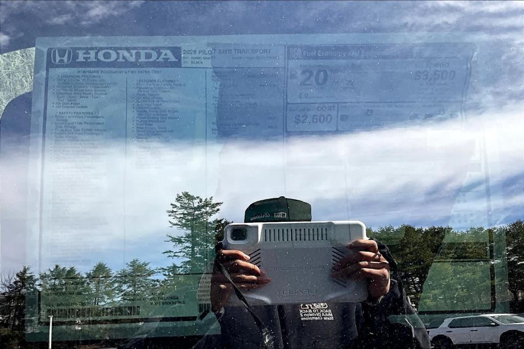 new 2025 Honda Pilot car, priced at $51,785