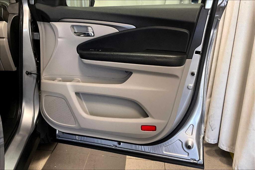 used 2022 Honda Pilot car, priced at $31,900