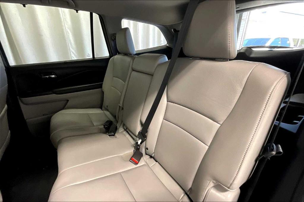 used 2022 Honda Pilot car, priced at $31,900