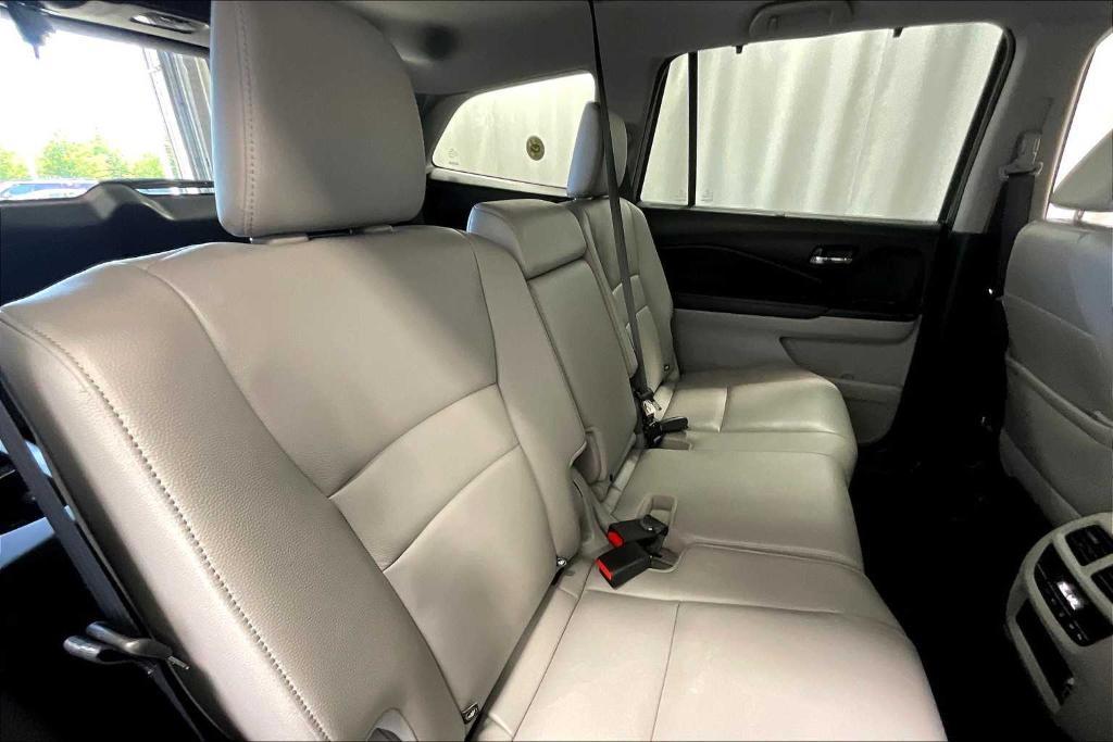 used 2022 Honda Pilot car, priced at $31,900
