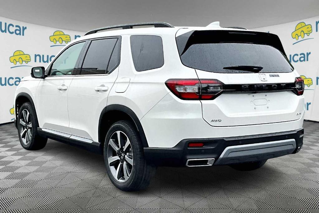 new 2025 Honda Pilot car, priced at $54,985